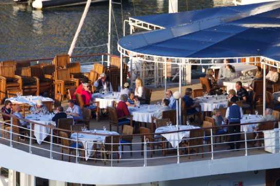 01 July 2021 - 20-12-29
Hopefully there was some local fish,crab or lobster on the menu as Hebridean Sky sailed out with many of the passengers dining on the stern deck.
--------------
Cruise ship Hebridean Sky departs Dartmouth